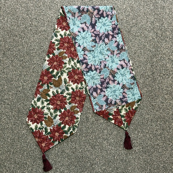 Table Runner - Picture 4 of 4